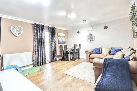 2 bedroom flat for sale, Heron Close, Sutton