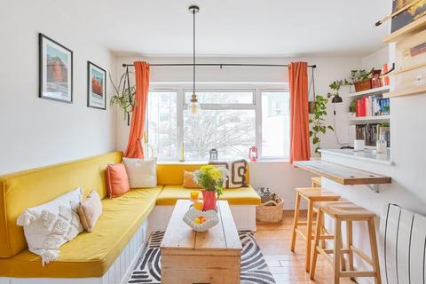 9b Westfield Place, Bristol, BS8 4AY