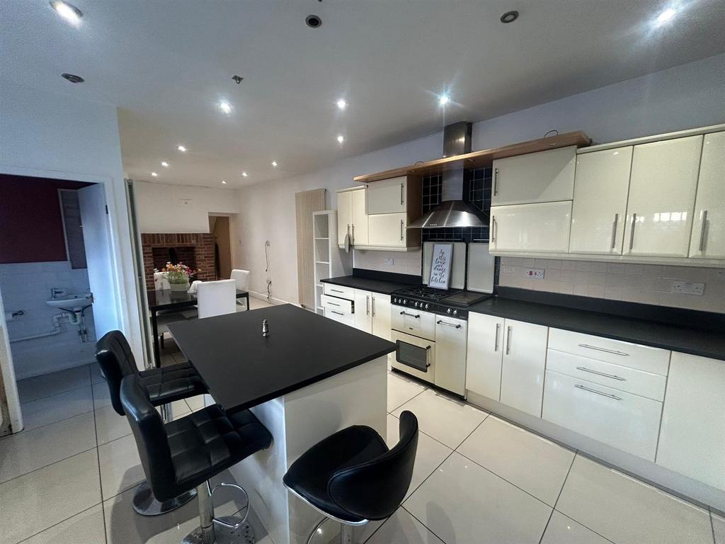 Kitchen 3.jpg