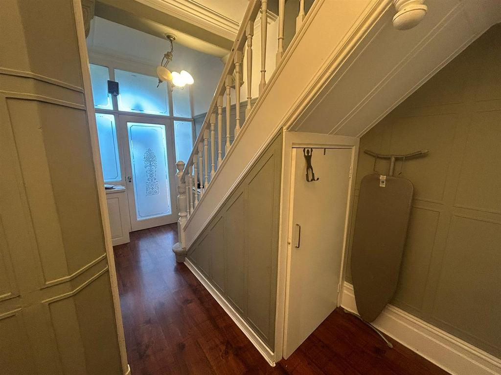 Hallway 2.jpg