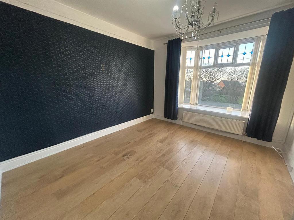 Bedroom 1.jpg