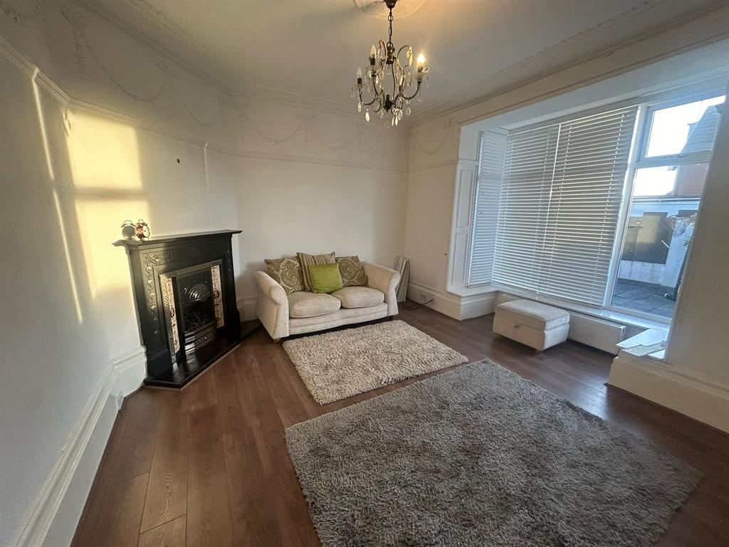 Living room 2.jpg