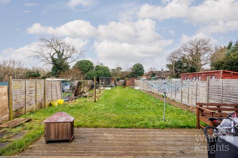 22 Hazel Crescent, Reading, RG2 7ND