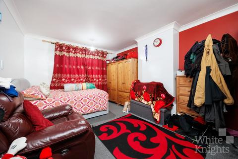 22 Hazel Crescent, Reading, RG2 7ND