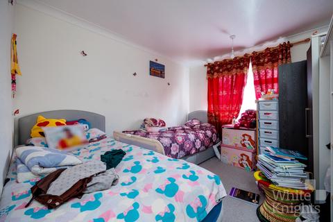 22 Hazel Crescent, Reading, RG2 7ND