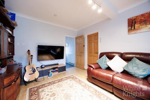 22 Hazel Crescent, Reading, RG2 7ND