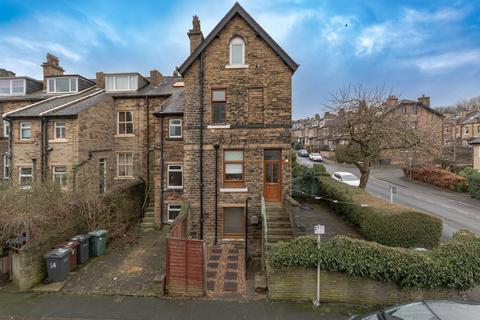 4 bedroom end of terrace house for sale, Hall Royd, Shipley, West Yorkshire, BD18