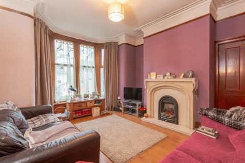 4 bedroom end of terrace house for sale, Hall Royd, Shipley, West Yorkshire, BD18