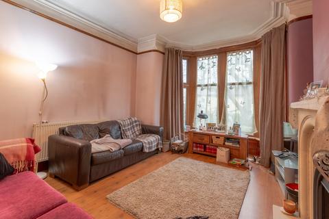 4 bedroom end of terrace house for sale, Hall Royd, Shipley, West Yorkshire, BD18