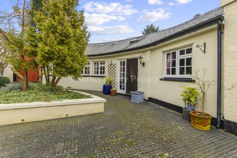 2 bedroom bungalow for sale, Tolmer Mews. Carbone Hill, Cuffley, SG13