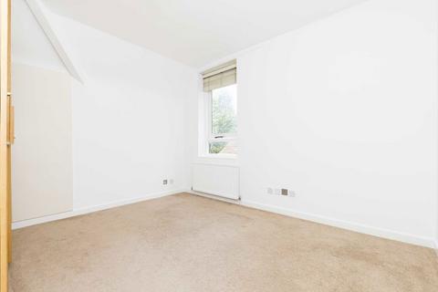 2 bedroom flat for sale, Rosecroft Avenue, London NW3