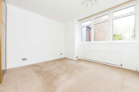 2 bedroom flat for sale, Rosecroft Avenue, London NW3