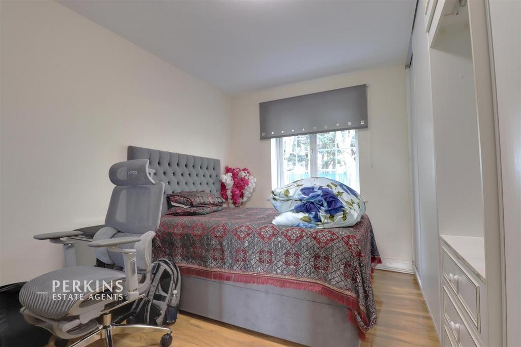 Bed 1.jpg