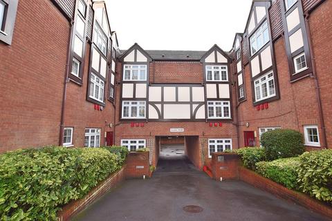 2 bedroom flat to rent, 25 Conway Road, London, Greater London. N14