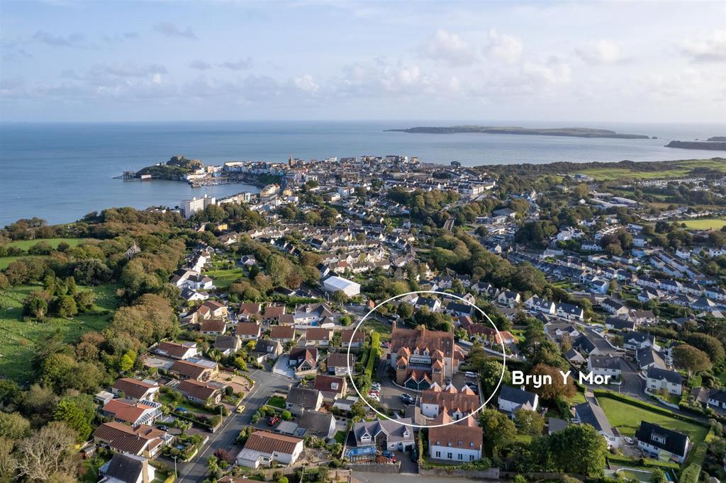 16 Bryn Y Mor, Tenby