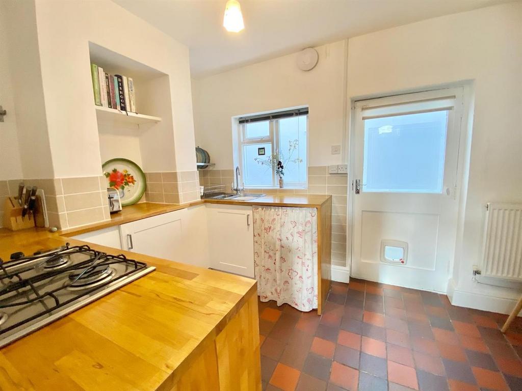 Kitchen 2.jpg