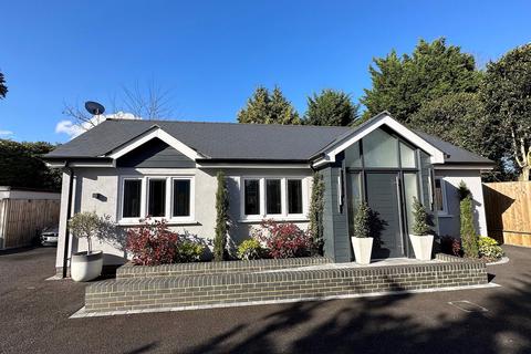 2 bedroom detached bungalow to rent, Englefield Green, TW20