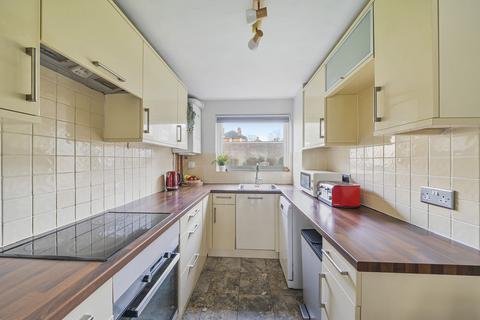 2 bedroom flat for sale, Downs Hill Road, Epsom KT18