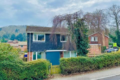 4 bedroom detached house for sale, Aldworth Road, Reading RG8