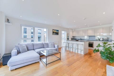 3 bedroom flat for sale, Bradley Road, Clapham Park, LONDON, SW4