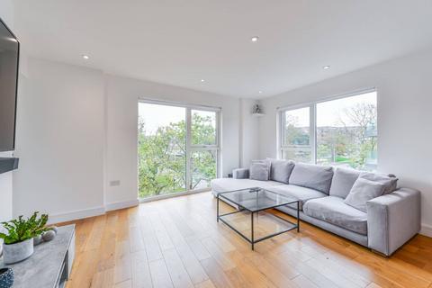 3 bedroom flat for sale, Bradley Road, Clapham Park, LONDON, SW4