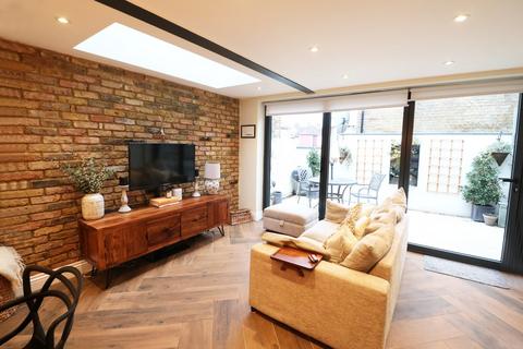 2 bedroom flat to rent, Kellino Street, Tooting, London, SW17