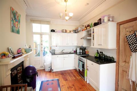 1 bedroom flat to rent, Holmewood Road, London SW2