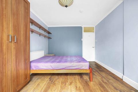 29a Yonge Park, London, N4 3NU