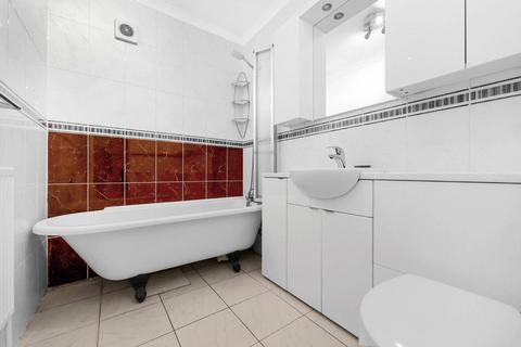 29a Yonge Park, London, N4 3NU