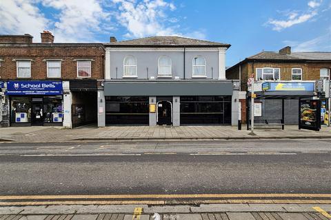 4 bedroom detached house for sale, Bell Road, Hounslow TW3