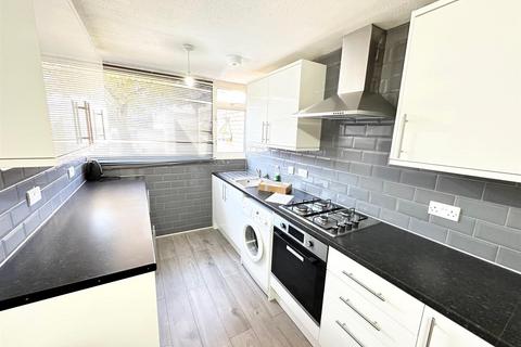 3 bedroom end of terrace house to rent, Barchester Close, Uxbridge