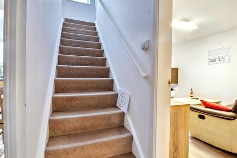 3 bedroom semi-detached house for sale, Siskin Close, Norwich NR8