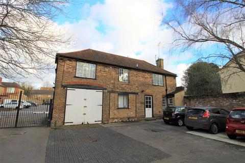 4 bedroom detached house to rent, Beeches, High Street, Cowley,