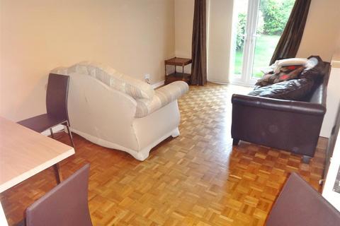 4 bedroom semi-detached house to rent, Newlyn Close, Hillingdon,