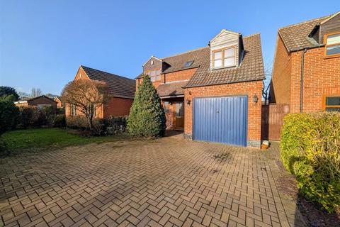 3 bedroom detached house for sale, Vicarage Gardens, Balderton