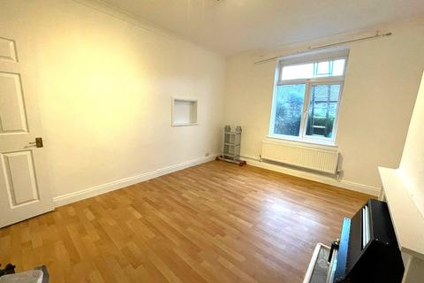 3 bedroom terraced house to rent, Downham Way, Bromley, Kent, BR1