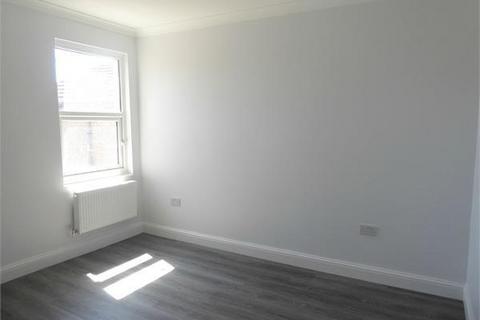 2 bedroom flat to rent, Balfour Road, London