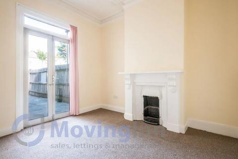 4 bedroom terraced house to rent, Woodside Avenue, South Norwood, SE25