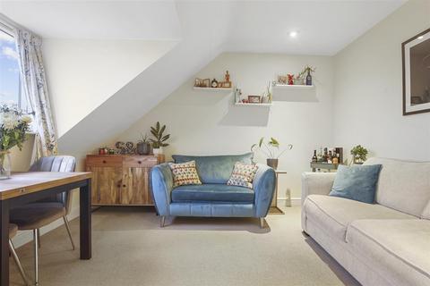 2 bedroom flat for sale, Blenheim Gardens, London NW2