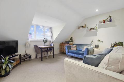 2 bedroom flat for sale, Blenheim Gardens, London NW2