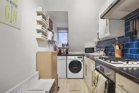 2 bedroom flat for sale, Blenheim Gardens, London NW2