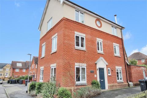 4 bedroom detached house to rent, Woodbury Yard, Salisbury SP2