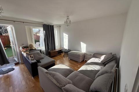 3 bedroom semi-detached house to rent, Armstrong Avenue, Woodford Green IG8