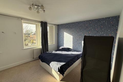 3 bedroom semi-detached house to rent, Armstrong Avenue, Woodford Green IG8