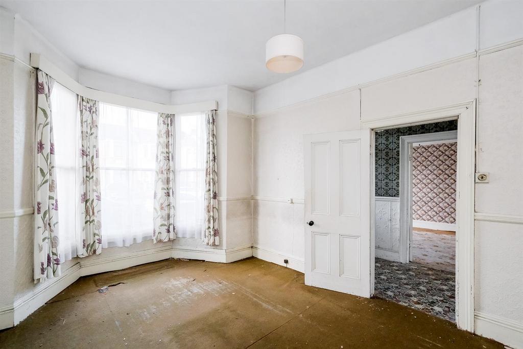 37 Mayfair Avenue-3 web.jpg