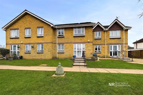 1 bedroom flat for sale, Clayton Road, Chessington, Surrey. KT9 1NS