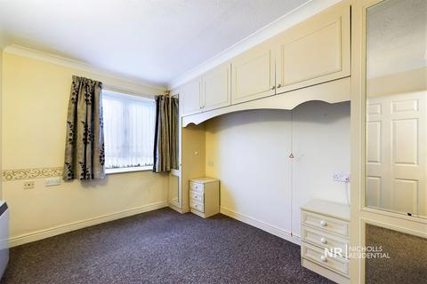 1 bedroom flat for sale, Clayton Road, Chessington, Surrey. KT9 1NS