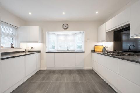 63 Leas Road, Warlingham, CR6 9LP