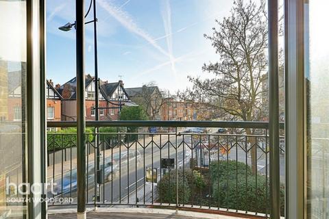 2 bedroom flat for sale, High Road, WOODFORD GREEN