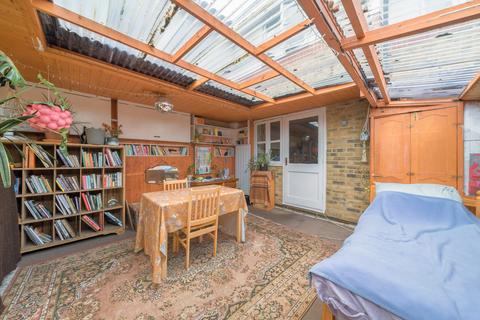 7 Weybridge Court, London, SE16 3JF